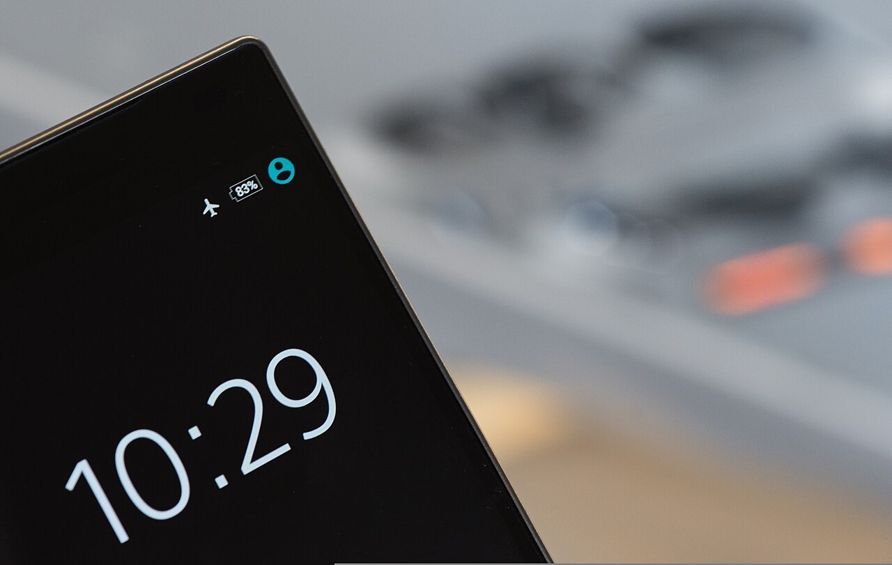 Phone screens: check touch, brightness and physical damage