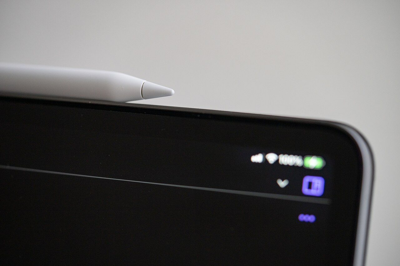 Used tablets: display, stylus and charging port