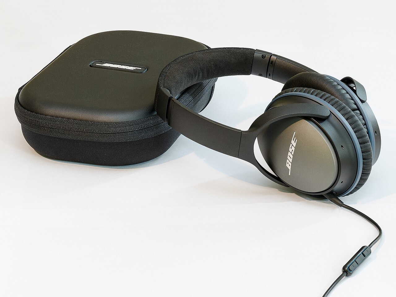 Used headphones: cushions, joints and battery