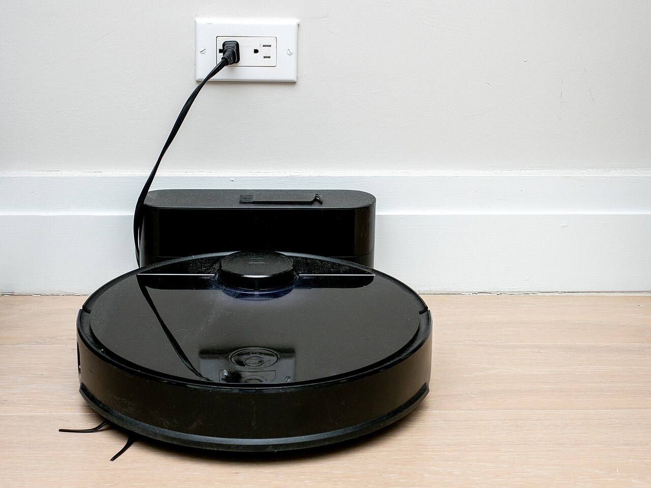 Robot vacuums: sensors, apps and replacement parts