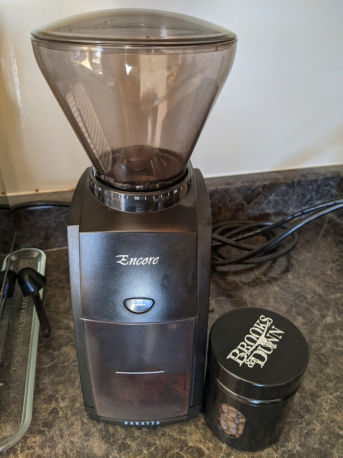 Coffee grinders: burrs, adjustment and residue