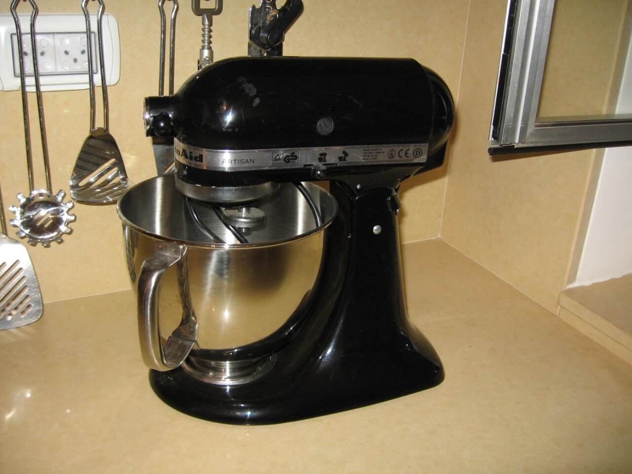 Stand mixers: beaters and matching accessories