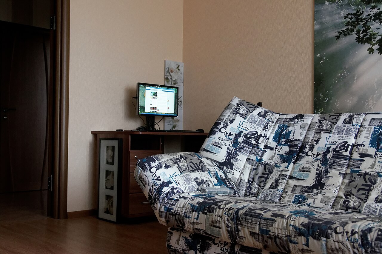 Second-hand sofas: upholstery, measurements and transport