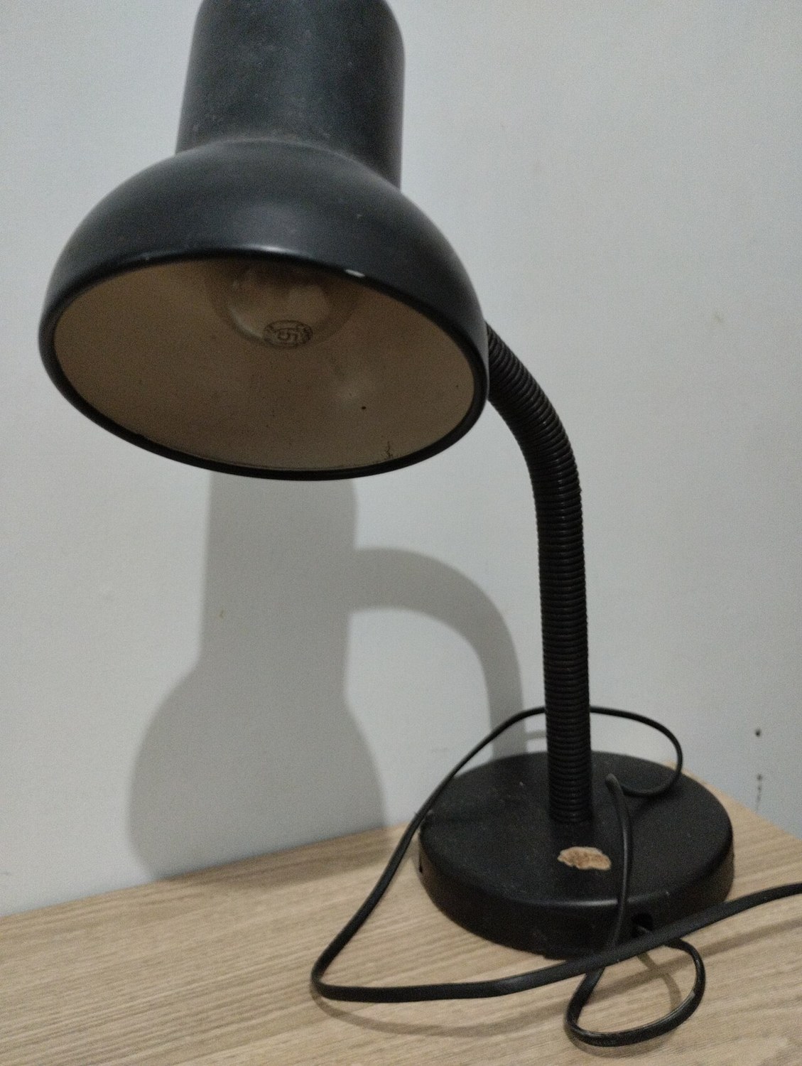 Used lamps: sockets, cables and markings