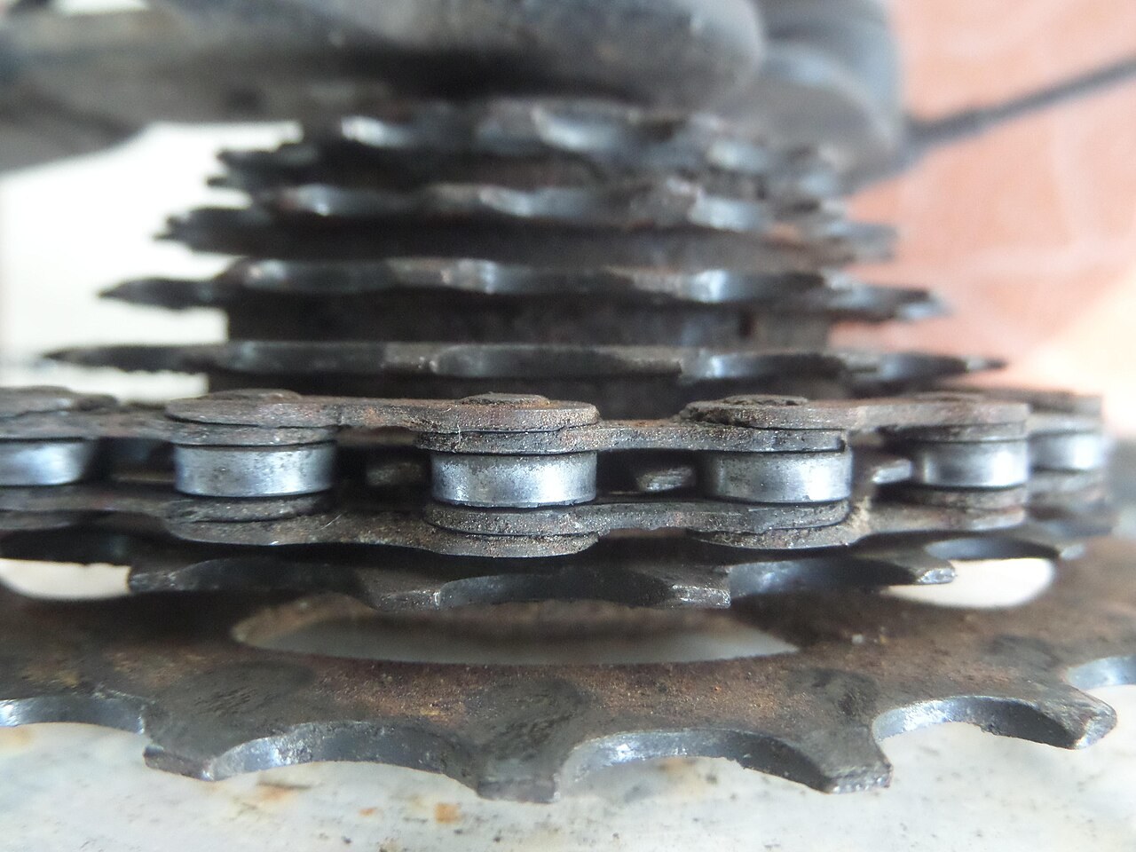 Bicycle drivetrains: do not judge wear by shine