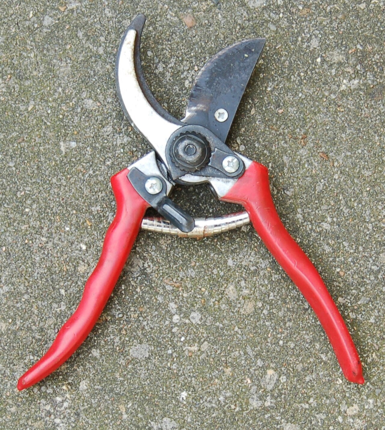 Garden tools: blades, joints and handles